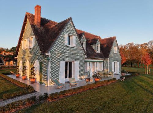 Gîte du Château avec tennis et piscine - 14 pers. - FR-1-591-797