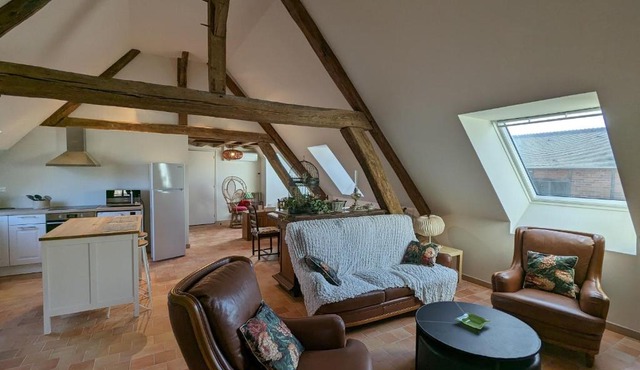 Gîte en forêt avec jardin, terrasse et parking près de la Loire - FR-1-590-530