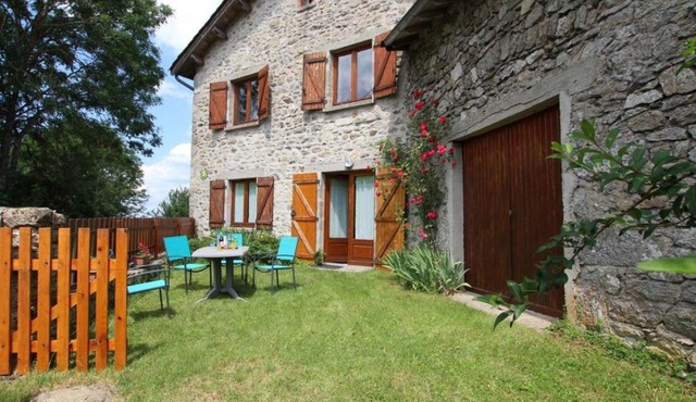 Gîte familial au calme avec jeux, VTT, randonnée, près du Parc Livradois, La Chaise-Dieu et Craponne - FR-1-582-214