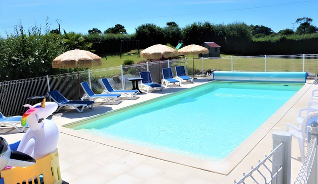 Gîte Grange – La Mare Chappey, child-friendly, heated pool