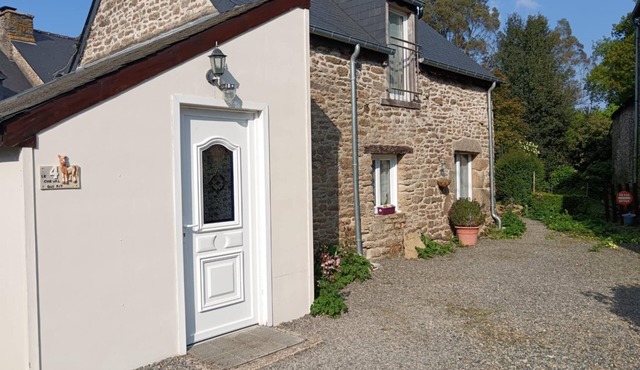 Gîte Le Cheval qui Rit Breton house in quiet hamlet Pets welcome
