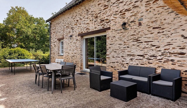 Gîte Le Relais Des Hirondelles: Lake View, Private Terrace & Wi-Fi