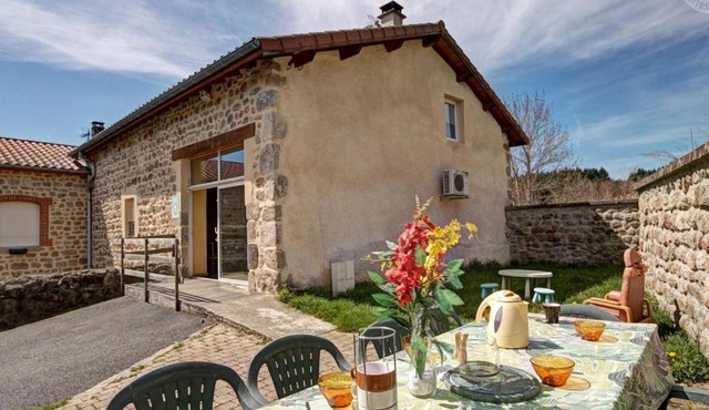Gîte pour 12 pers., animaux admis, nature Apinac - FR-1-496-416