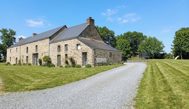 Gîte Spacieux Oust Au Lit de 8 à 14 Personnes