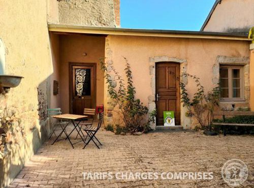 Gîte spacieux de 11 lits avec cour privative dans un village historique calme et pittoresque - FR-1-496-252