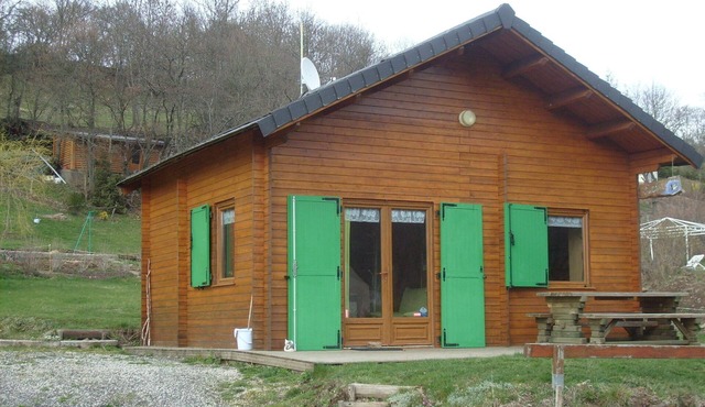 GITE A LA CAMPAGNE near Monts du CANTAL Hiking, skiing, pets welcome