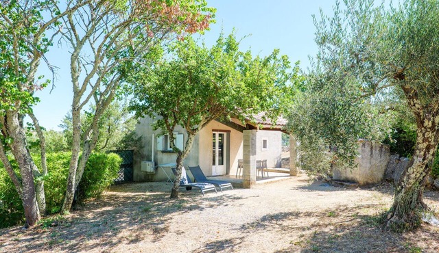 Gîte Clapas – Village de Gîtes, Family-Friendly Retreat with Pools and Panoramic Views