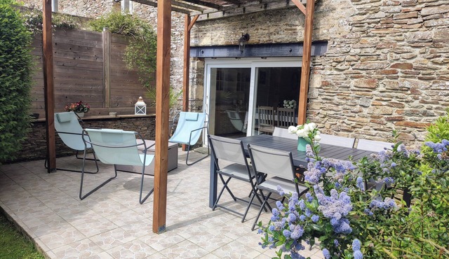 GITE DE LA PIERROSE WITH PRIVATE GARDEN NEAR BAYEUX AND THE DDAY BEACHES