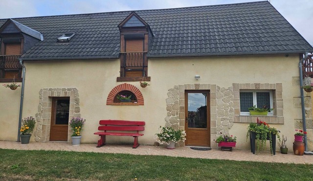 GITE DES ABEILLES, a cottage in the Berry region that sleeps 9