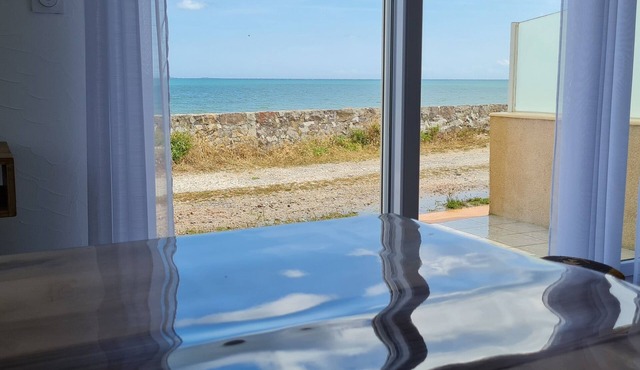 Gite la mer, les pieds dans l'eau for 4 people