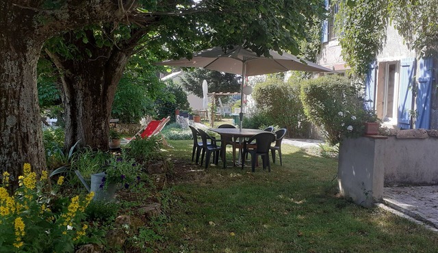 Gite 'Le Tilleul' – Private Terrace & Large Garden, Mild Summer Climate