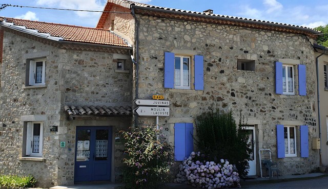 Gîte "Le Volcan d'Aizac" – Peaceful Retreat in the Ardèche Mountains