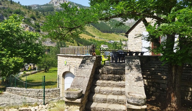 Gite "Les Osiers" sleeps 4 to 10, near river 8km Ste Enimie and Ispagnac.