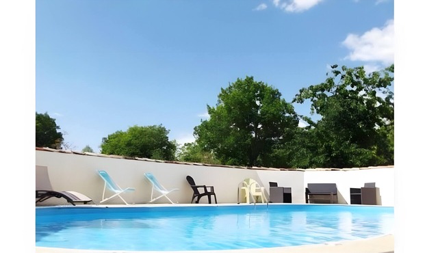 Gîte Les Racines de Lili with Private Pool, Terrace, and Wi-Fi in Cieurac