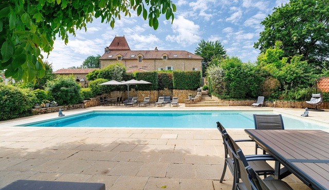 Gîte "Les Tuquettes" with Shared Pool and Jacuzzi