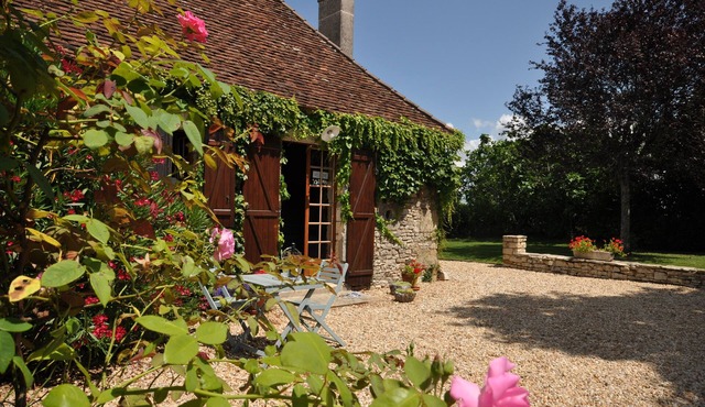 Gite with stunning views and heated pool near Thiviers in the Dordogne