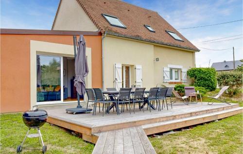 Gorgeous Home In Saint-Germain-Sur-Ay With Wifi