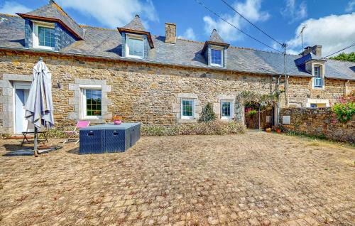Gorgeous Home In Plouagat With Wifi