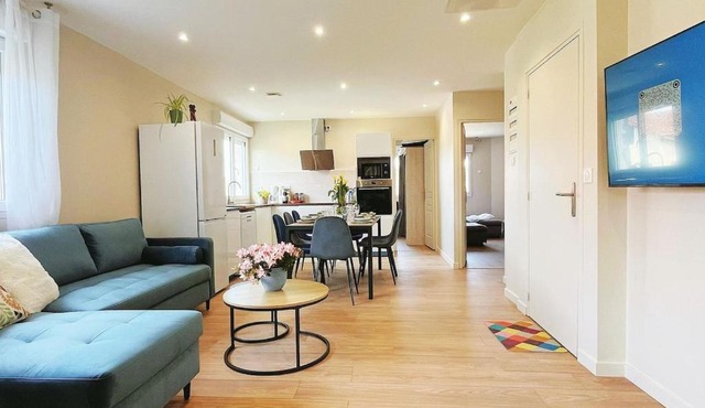 Grand appart 130m2 - 5 chambres et 3 salles de bain pour 13 pers - 15 min Disney - Parking gratuit