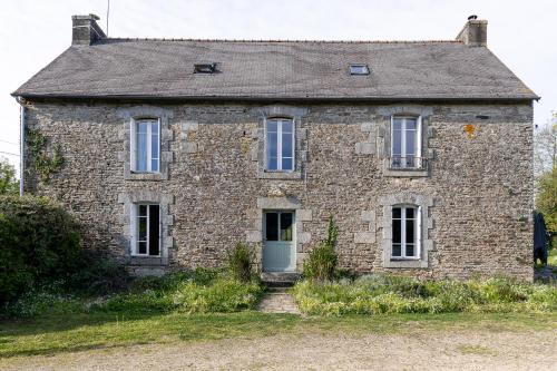 Grande maison 20 min plage, 14 personnes, 5 SDB, literie grand confort