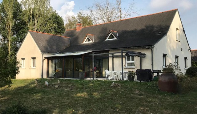 Grande Maison au Bord d'un Lac avec Spa, Jardin Clôturé et Proche du ZooParc de Beauval - FR-1-591-336