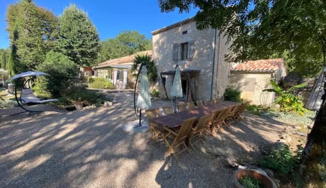 Grande Maison Avec Piscine Chauffée au Clos Caché!