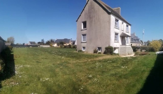 Grande Maison Dans un Village Côtier du Finistère