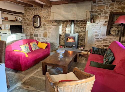 Granite stone house Guimaec