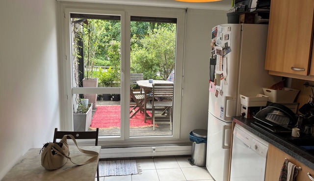 Green, quiet, spacious and bright apartment 15 minutes from Paris.