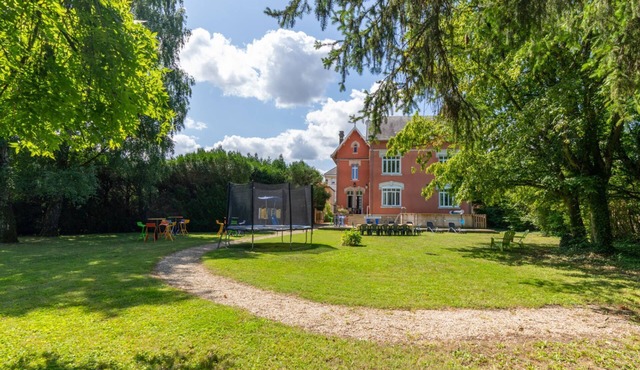Group Gîte 7 rooms with swimming pool