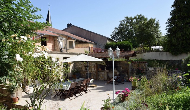 Group gîte for 14 people on the farm (horses, donkeys, rabbits.). Pets allowed.