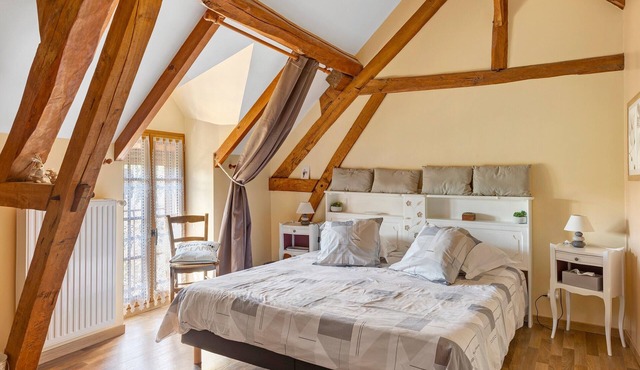 Guest Room 'Chambre Automne' with Shared Garden and Wi-Fi