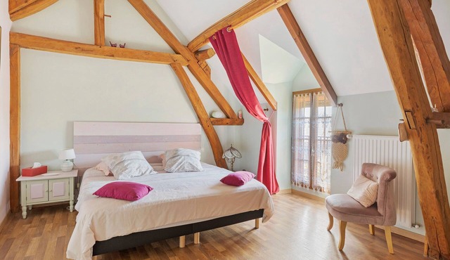Guest Room 'Chambre Printemps' with Shared Garden and Wi-Fi