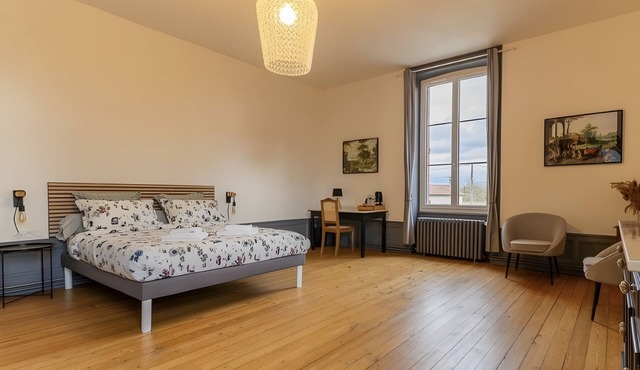 Guest Room 4 with Shared Terrace, Wi-Fi and Air Conditioning