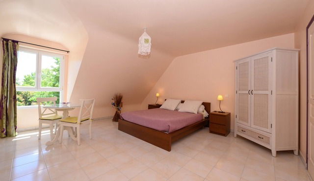 Guest Room “Bleùenn er Wern” with Shared Terrace & Garden, Wi-Fi