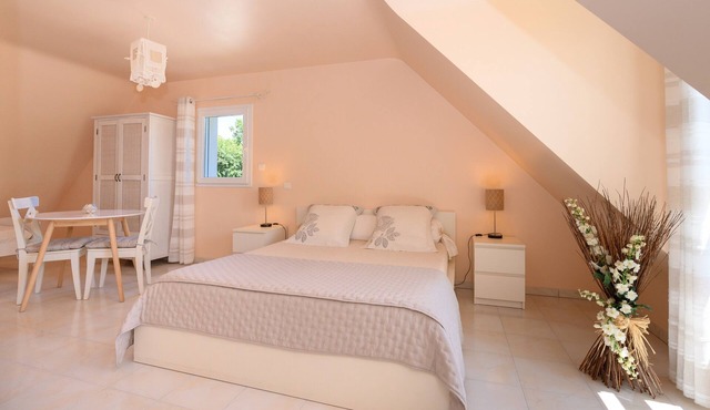 Guest Room “Boked Goué” with Shared Terrace & Garden, Wi-Fi
