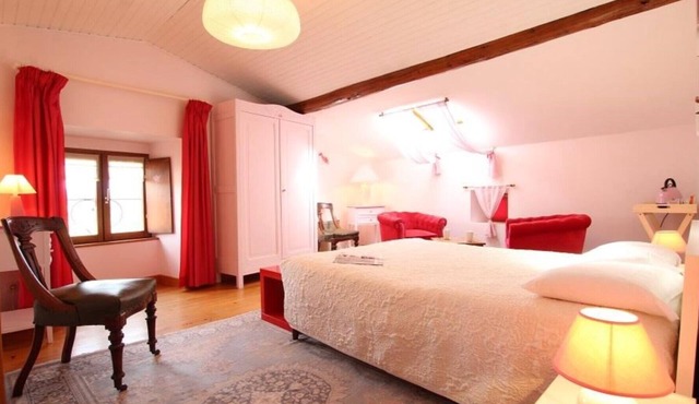Guest Room “Chambre Églantine” with Shared Terrace, Garden, and Wi-Fi