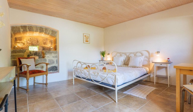 Guest Room “La Montselgues” with Mountain View, Shared Pool, Private Terrace