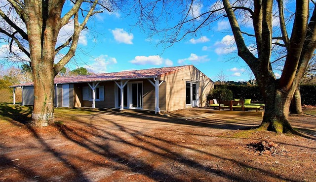 Guesthouse in wooded property