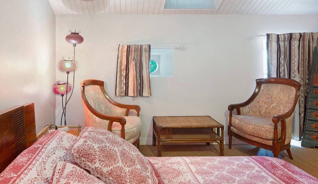 Guesthouse “Chambres et gîtes La Biargerie” with pool, garden, animals & shared Wi-Fi