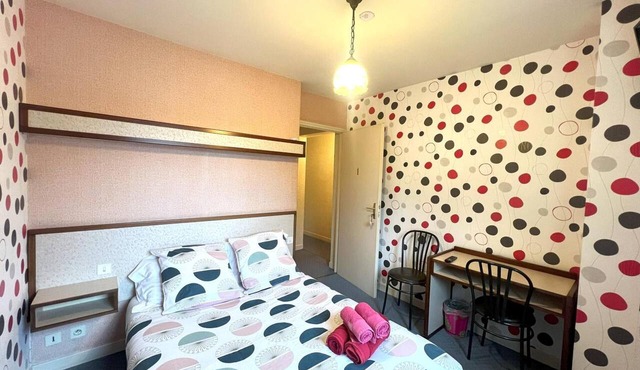 Guesthouse Double Room with Bathroom and Wi-Fi in Caurel