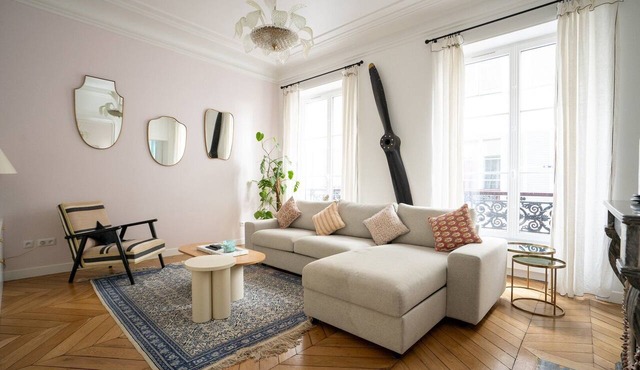 GuestReady - A classic touch of Parisian glamour