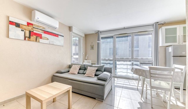 GuestReady - Sleek sunny comfort near the tram in Lyon