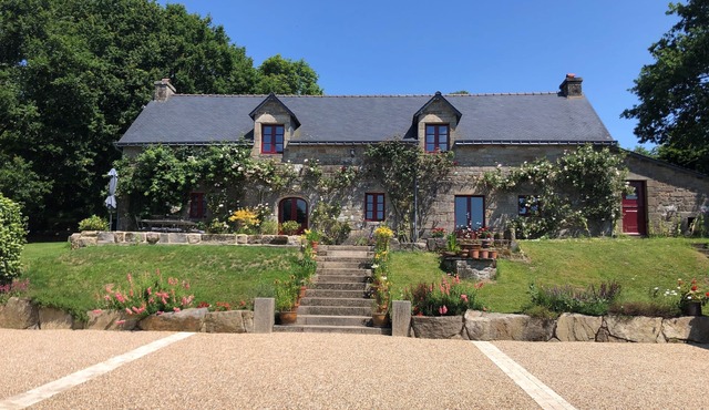 Haven of peace in central Brittany - 18th century Farmhouse with heated pool
