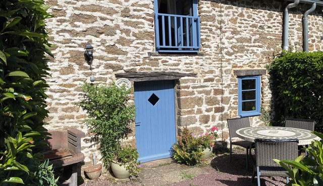 High-quality traditional Breton vacation rental in Gomene, with a pool, Wi-Fi, and gardens