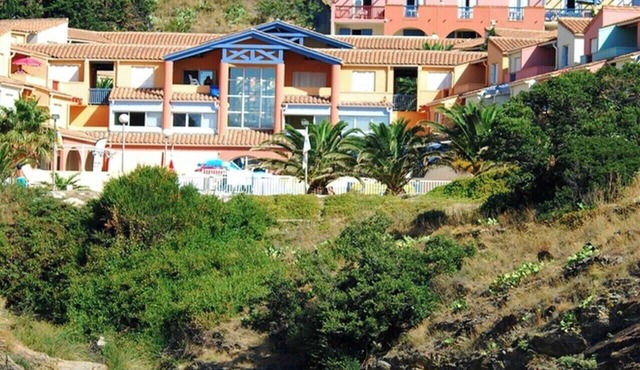 Hillside Mediterranean Stay for 6