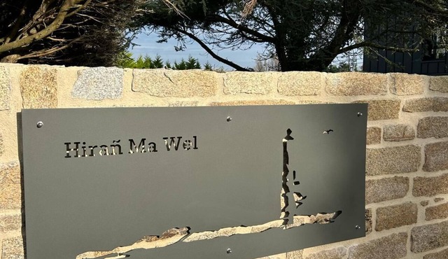 Hiran Ma Wel Architect-designed house with sea view