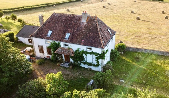 Historical 1850 Master house in Burgundy with pool and endless view