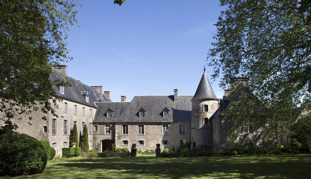Historical cottage at the château d'Hémevez
