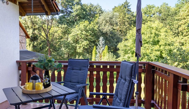Holiday Apartment "Kleinbreitenbach" with Private Garden, Balcony & Wi-Fi in Plaue